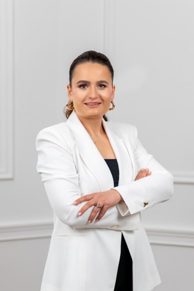 Karolina Taube (Hunt Estates)